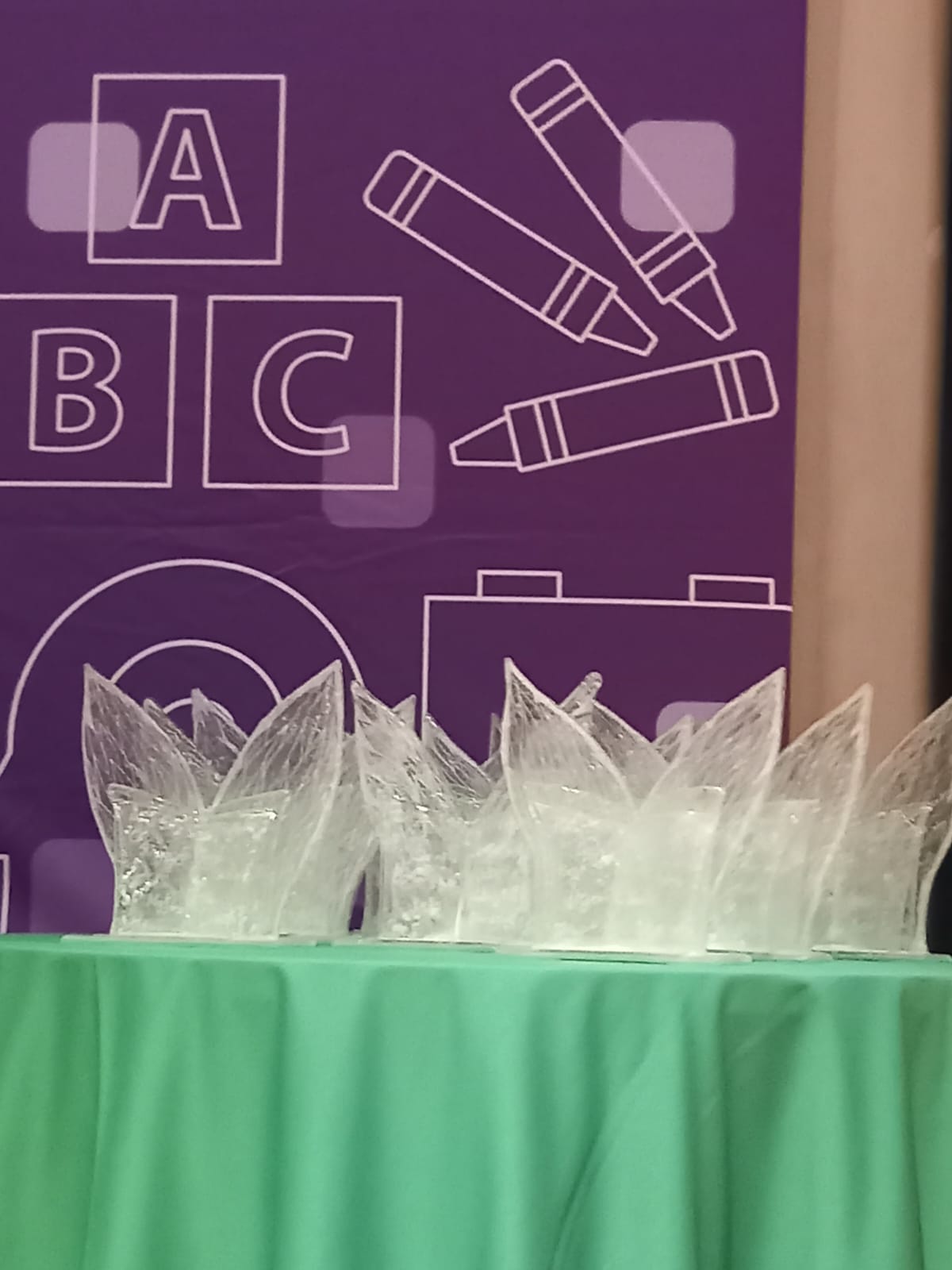 Szkolny Nobel - statuetki autorstwa Anny Gałuszki 